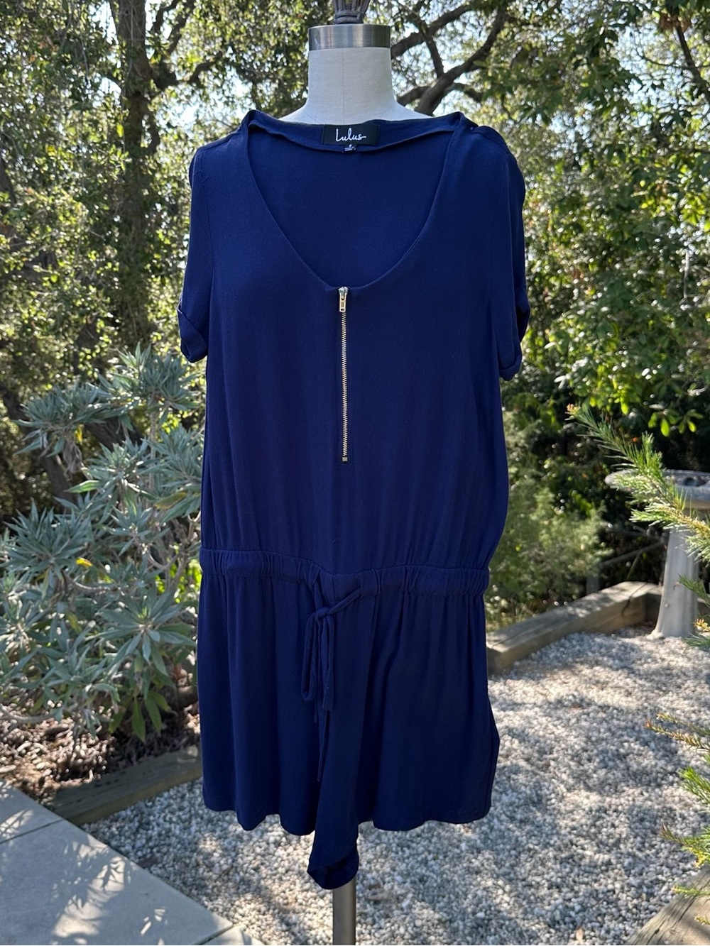 Lulu's short-sleeve lightweight zip-front romper - size  S